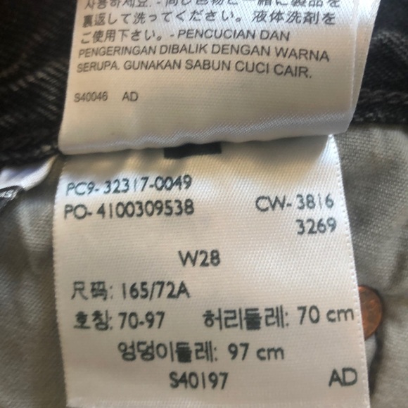 Women’s Levi’s 501 Black Jean Shorts - Picture 4 of 5